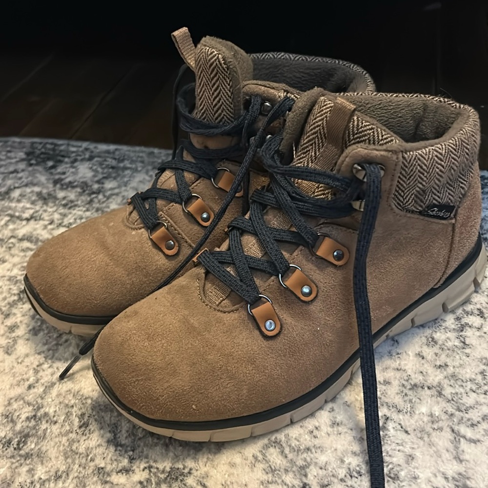 Sketchers booties